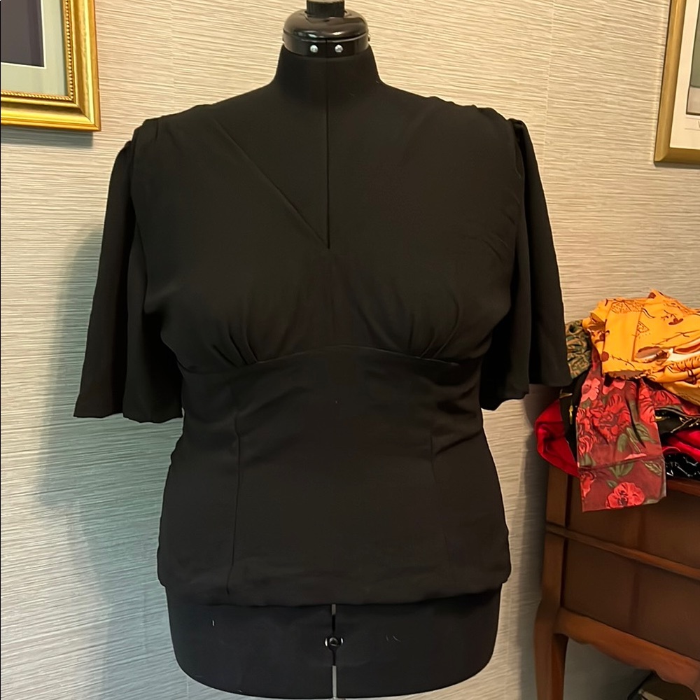 PUG crepe black top